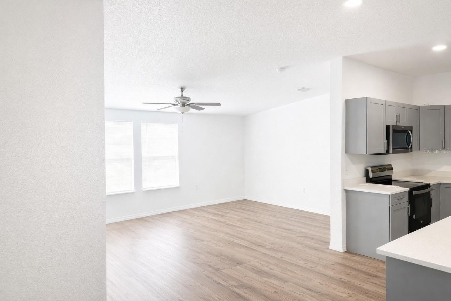 10121 EVANSTON Lane – photo 3