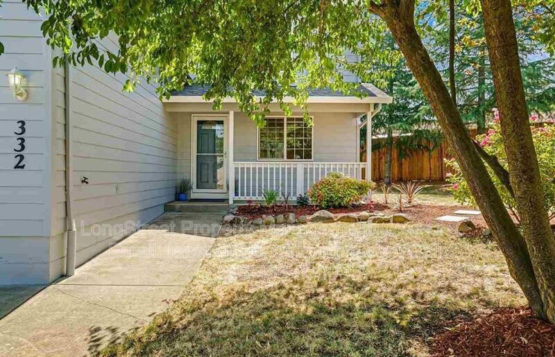 332 NE Carmen Pl – photo 3