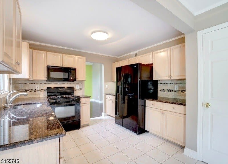 34 Fowler Dr – photo 4