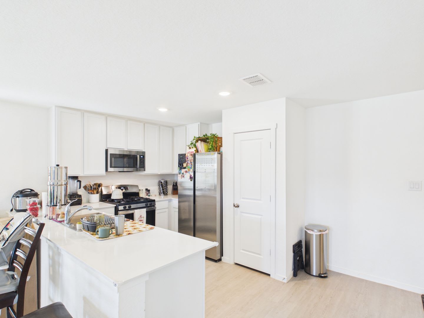 3-Bedroom Home with Updated Kitchen, Garage & Covered Porch – photo 3