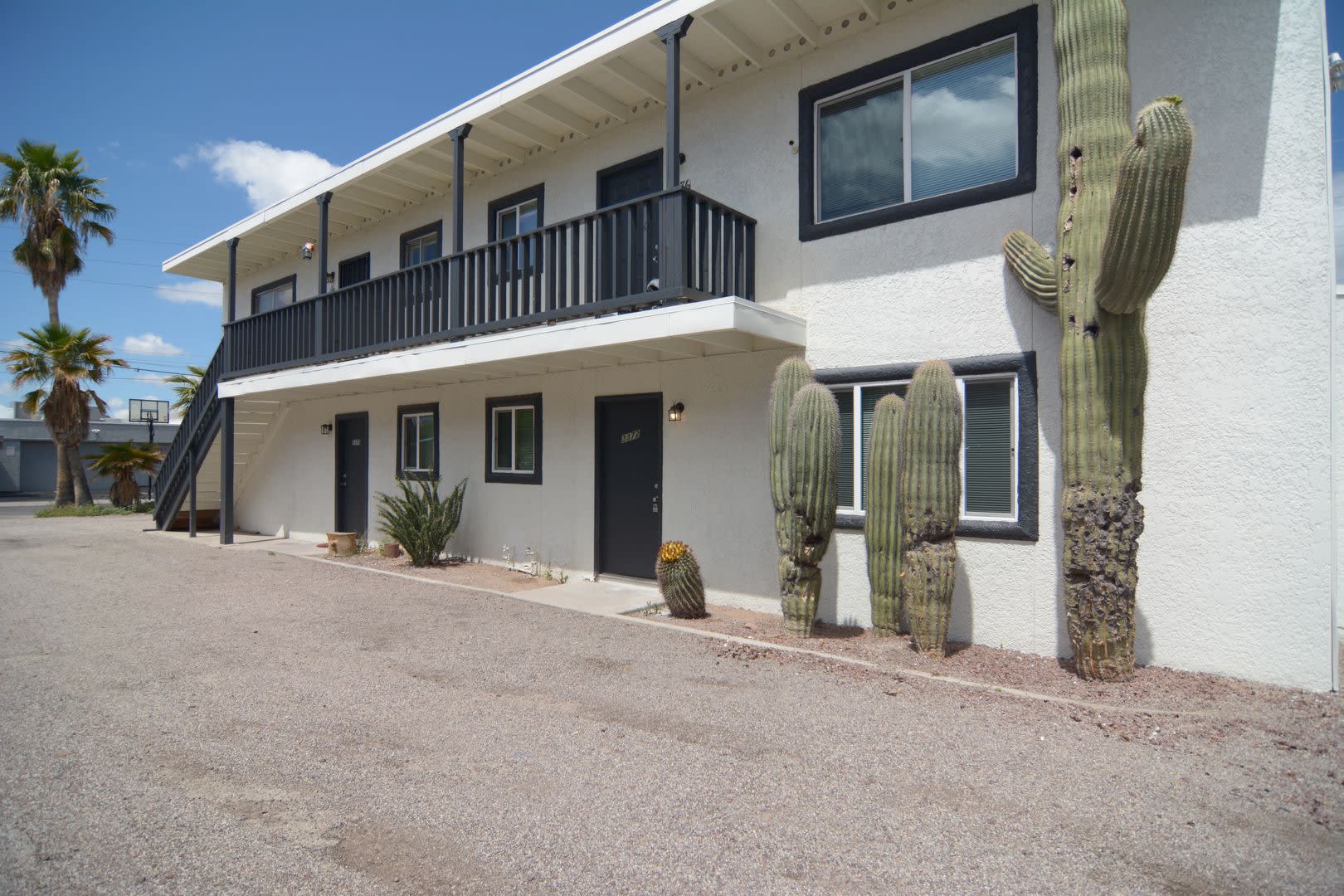 Recently Remodeled 2 Bedroom 1 Bath Fourplex! Great Central Location! – photo 1