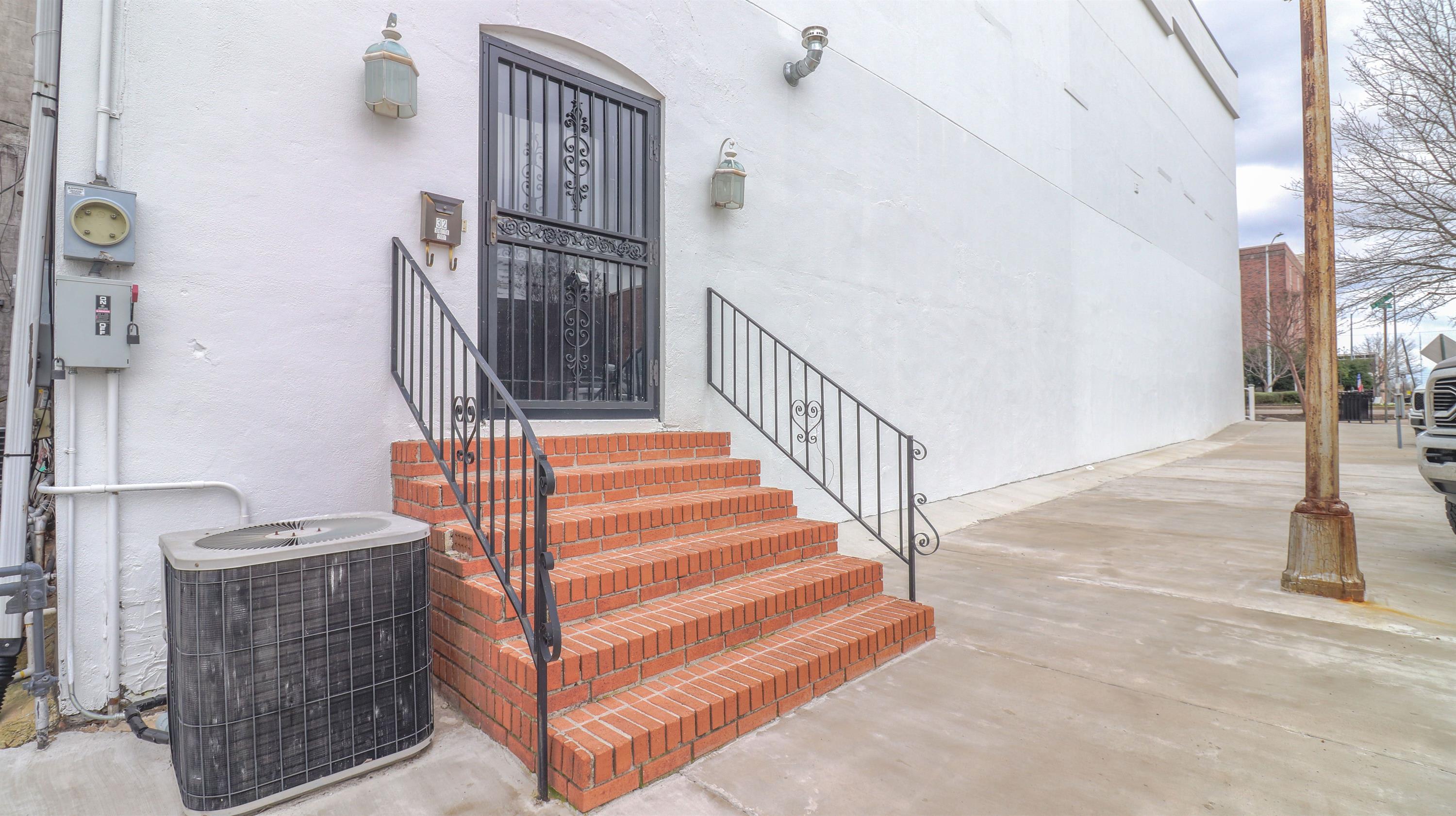 32 N Lafayette Ave – photo 1