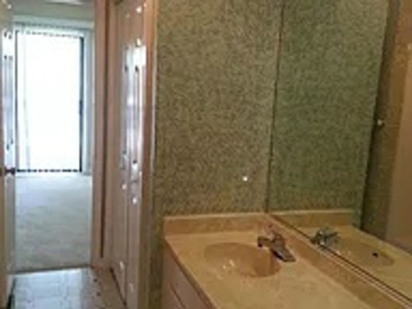 Nice townhome in great location – photo 1