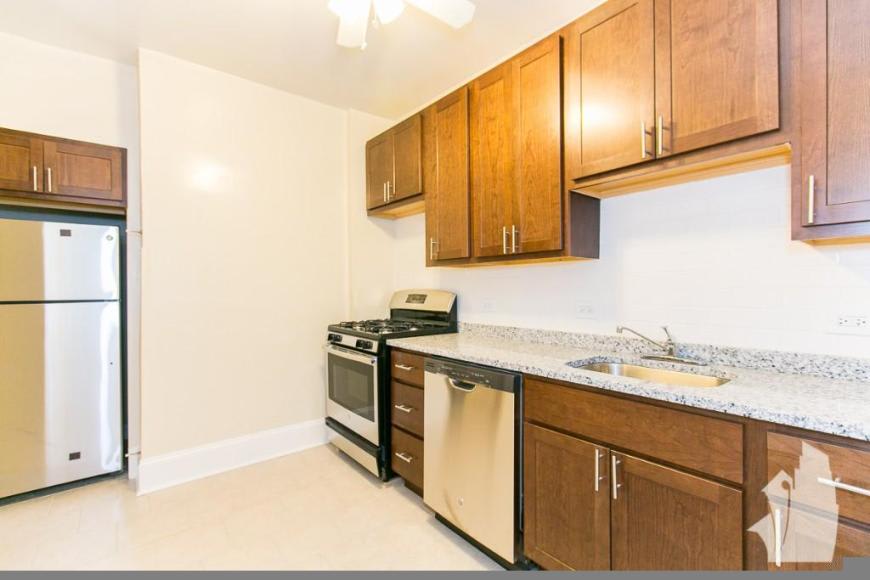1615 W Berteau – photo 2