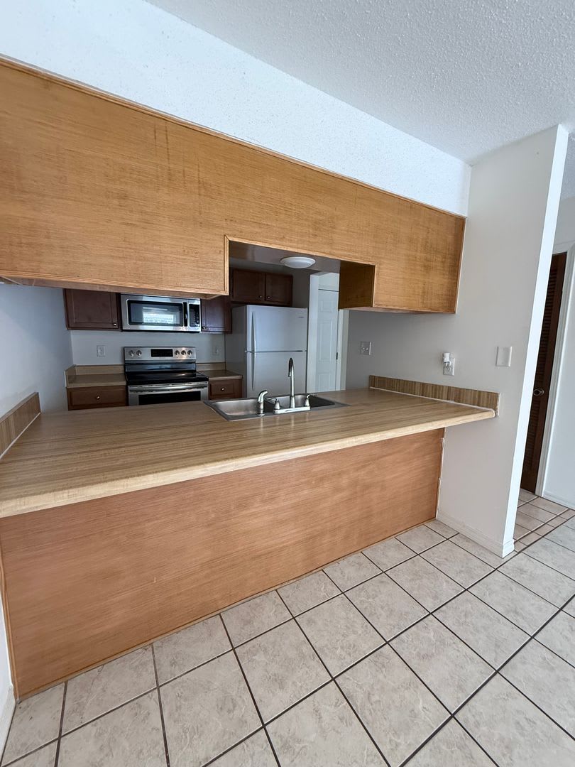 New Listing! – photo 4