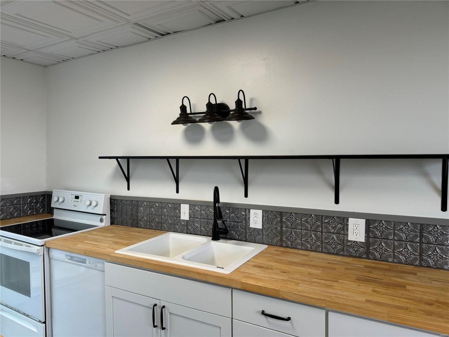 AUG SPECIAL!!! $1300 RENT AND HALF DEPOSIT IF LEASE SIGNED IN AUGUST!!! 3+ Bed 2 Bath – photo 5