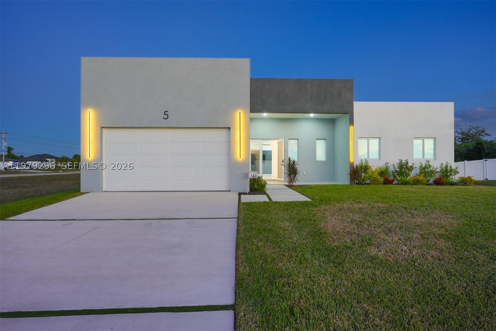5 SW 26th Place – photo 2