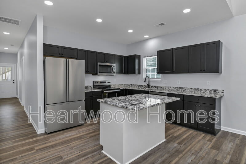 32 Roberson St – photo 1