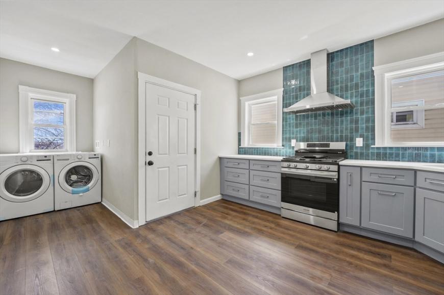 18 Lyon St. – photo 3