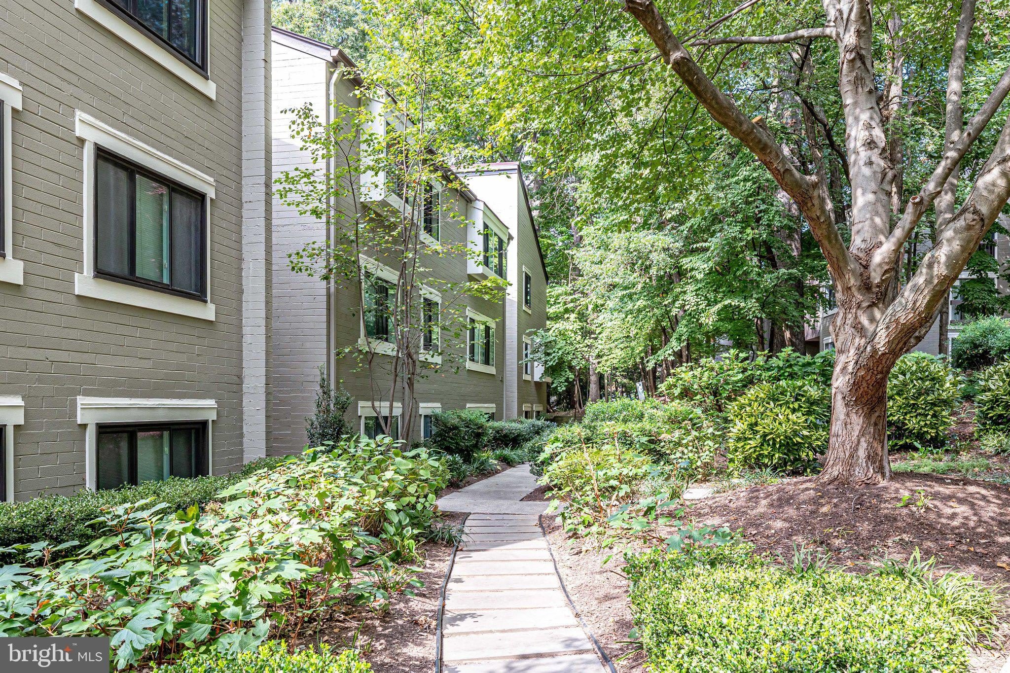 2210 SPRINGWOOD Drive – photo 3