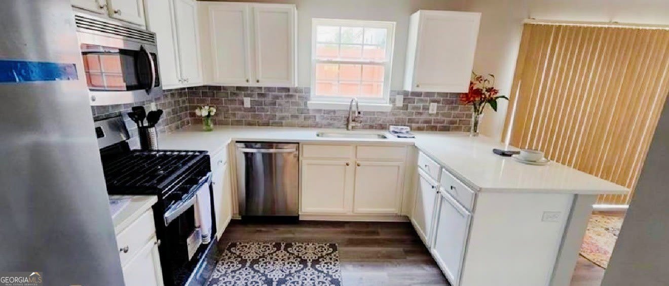1133 Hawthorn Lane – photo 3
