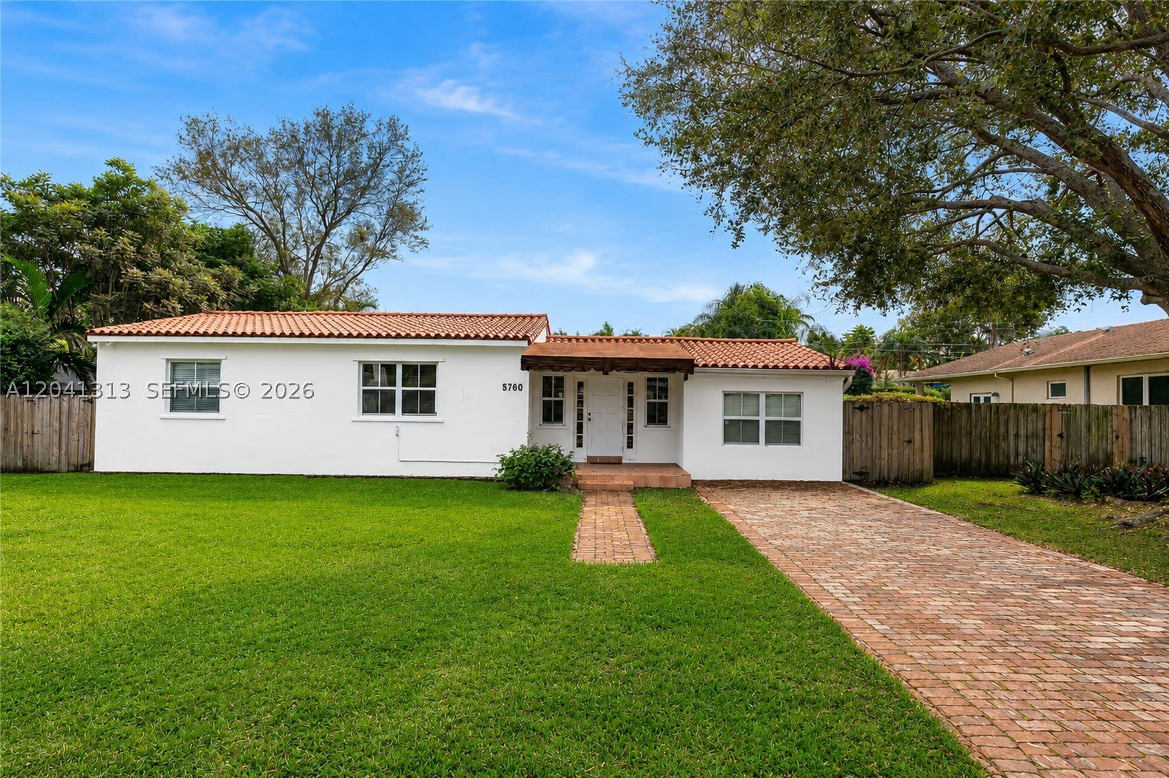 5760 SW 51st St – photo 1