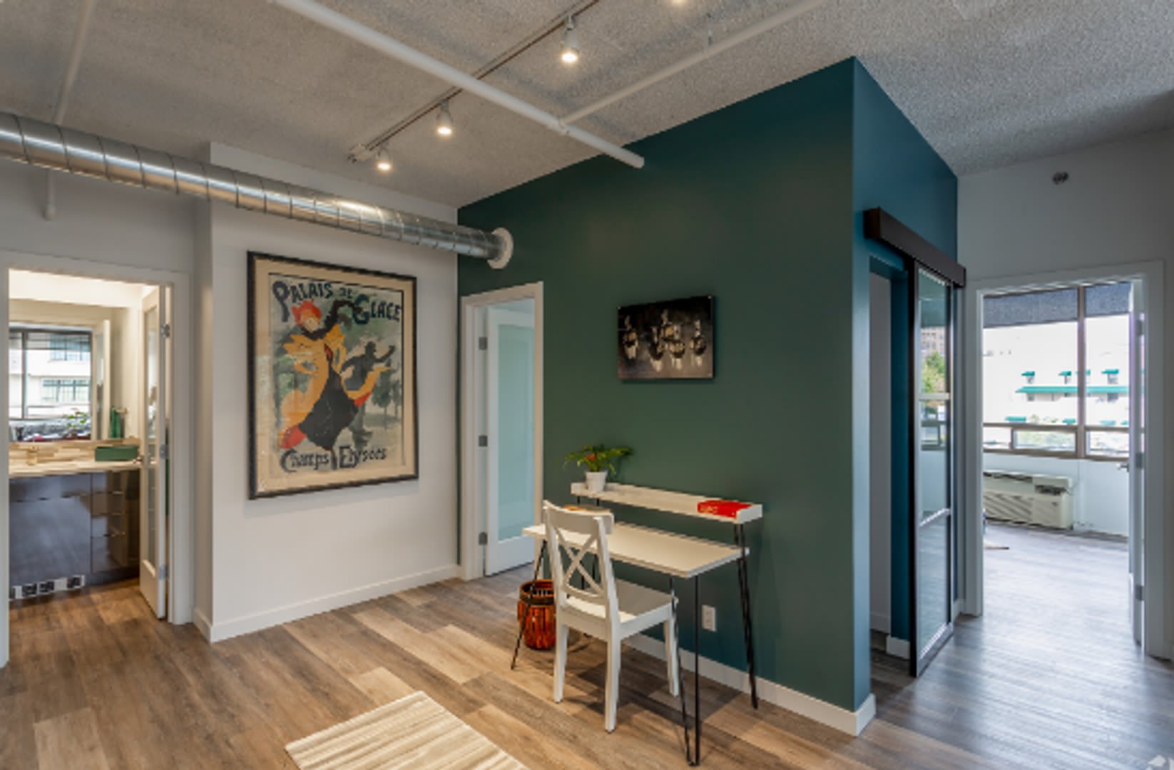 Riverfalls Tower Apartments – photo 3