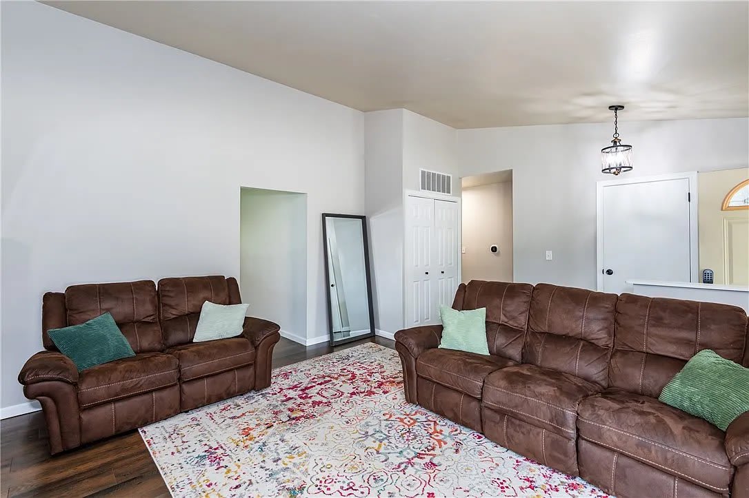 1221 Warwick Drive – photo 4