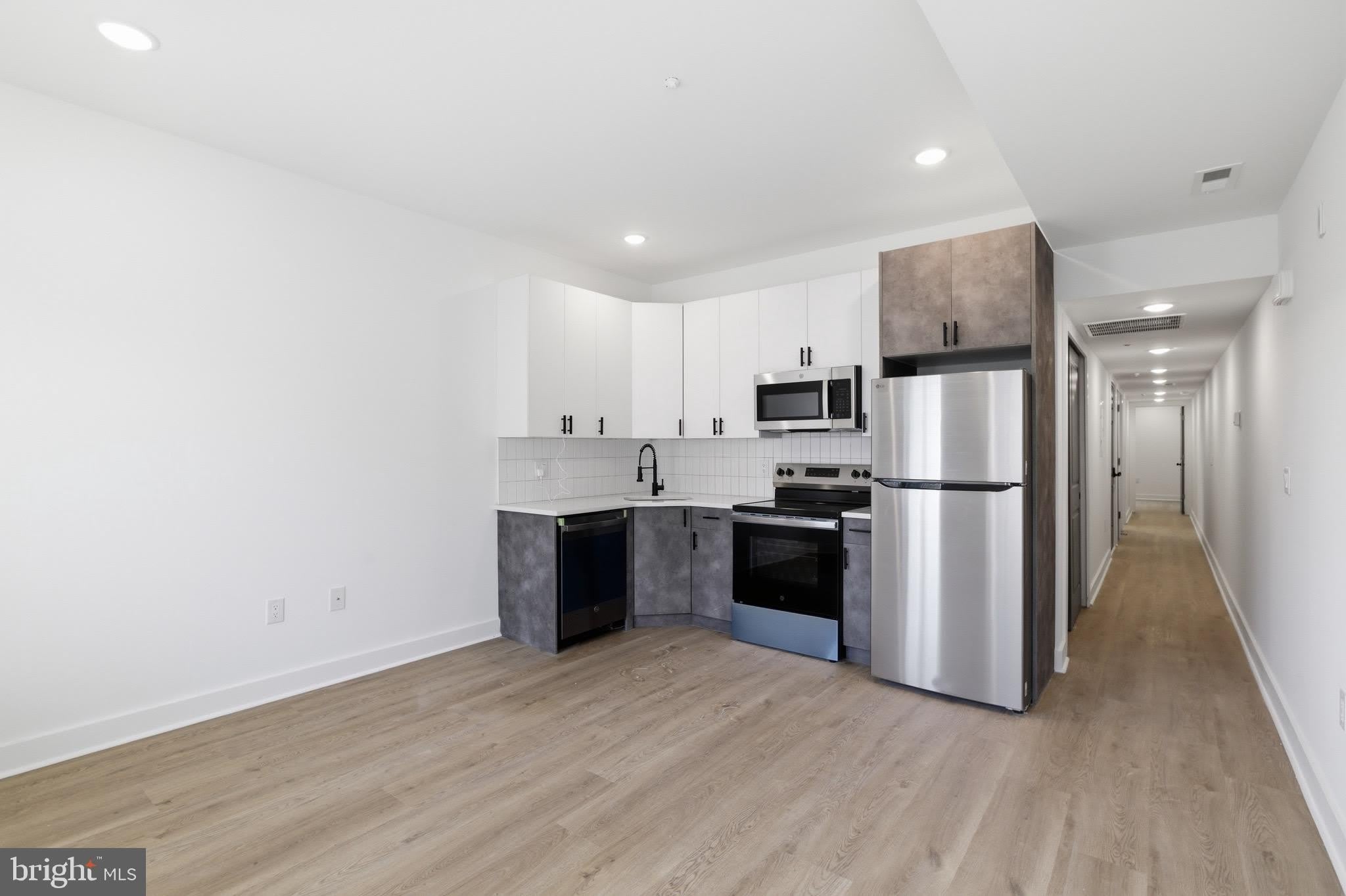 630 W CUMBERLAND Street – photo 1