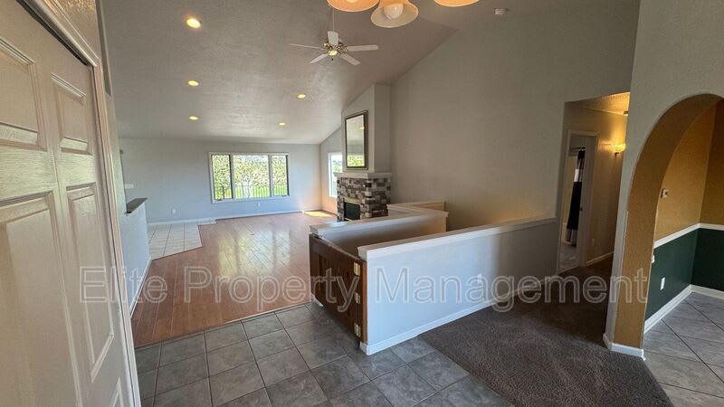 629 W Kenosha Dr – photo 4