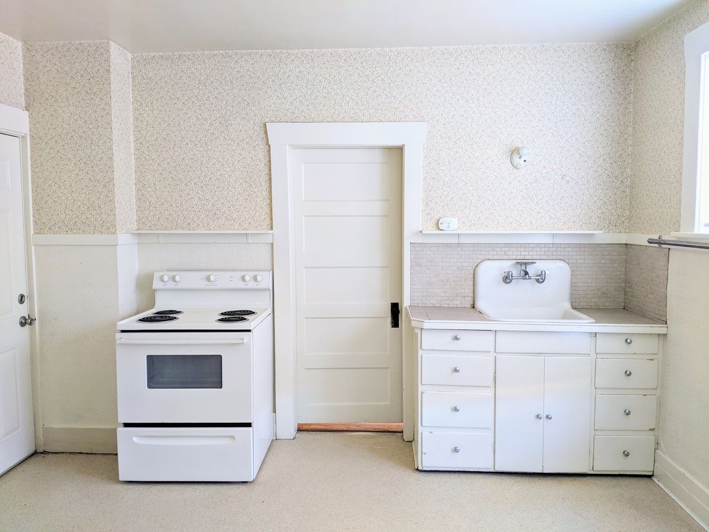 1 bedroom/ 1 bath in Triplex – photo 3