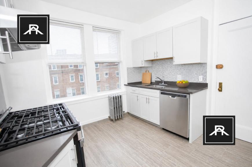 2032 Commonwealth – photo 1