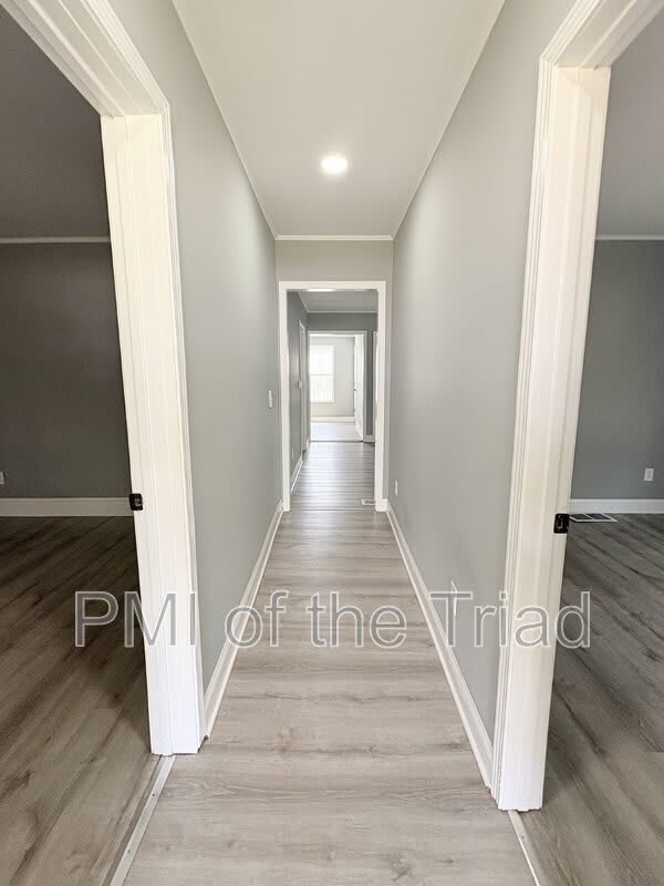 2421 Daisy Street – photo 4