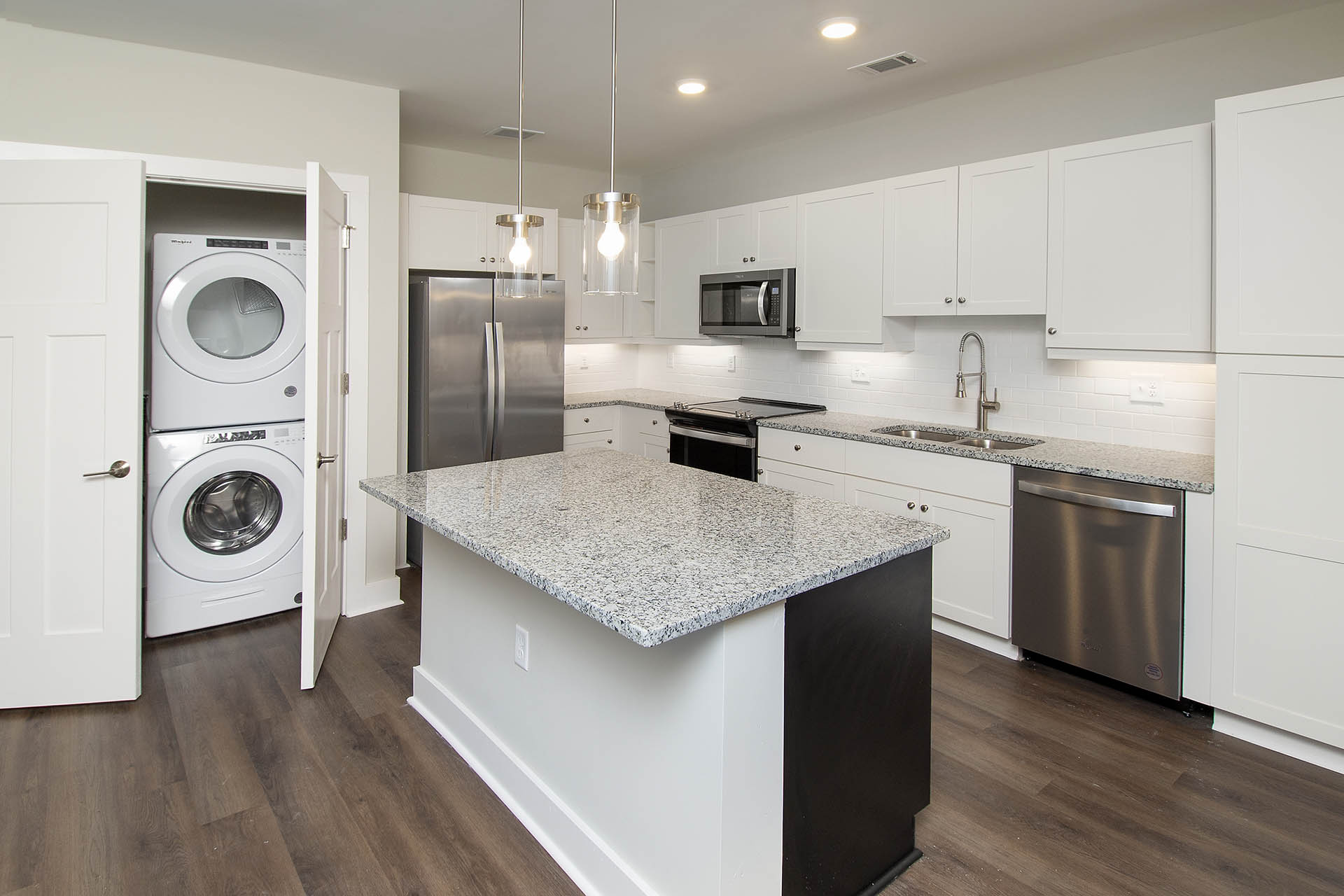 Second Avenue Apartments – photo 2