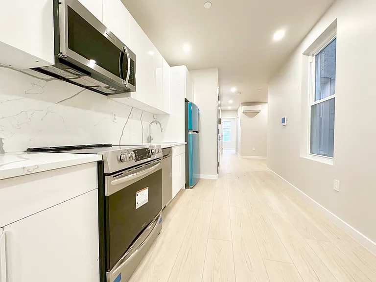 1667 Putnam Ave Apt 12D – photo 1