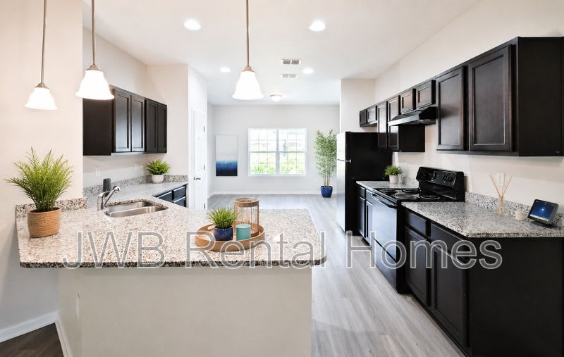 7104 Matthew St – photo 3