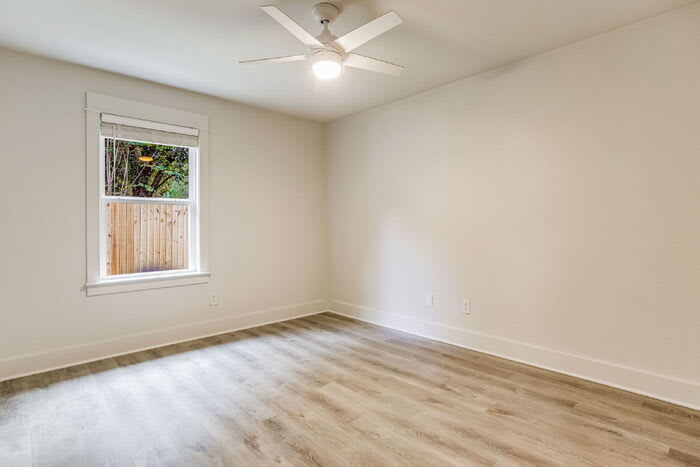 7203 Mobile Highway – photo 2