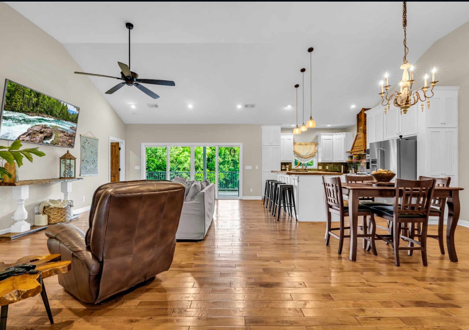 Beautiful 4-bedroom, 2.5-bath riverfront home – photo 4
