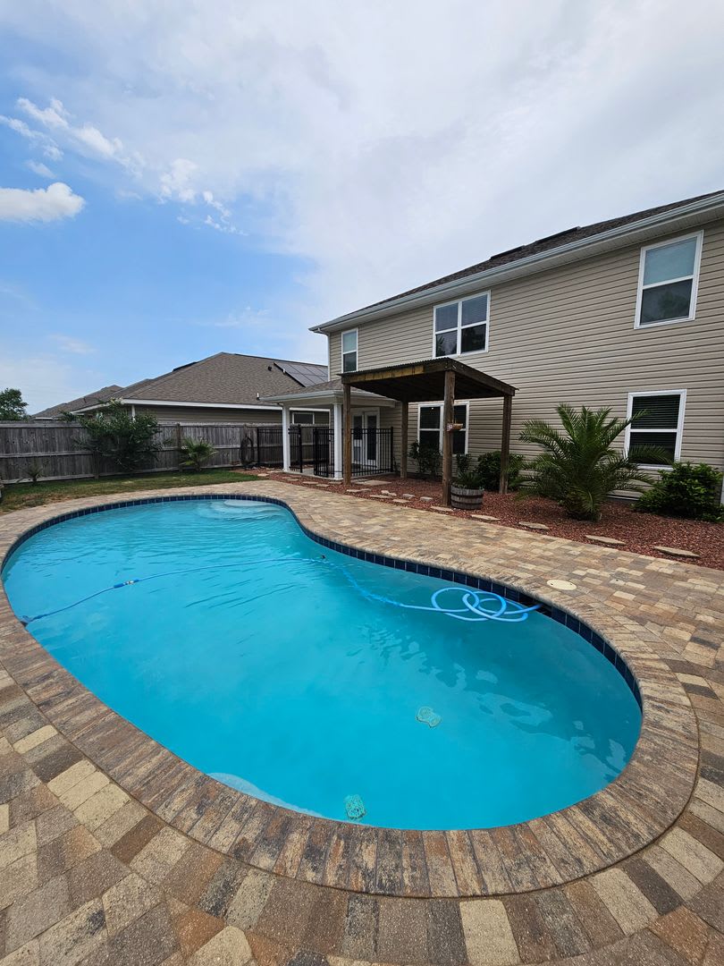 Spacious 5Bed/3Ba Home w/Private Pool! – photo 3