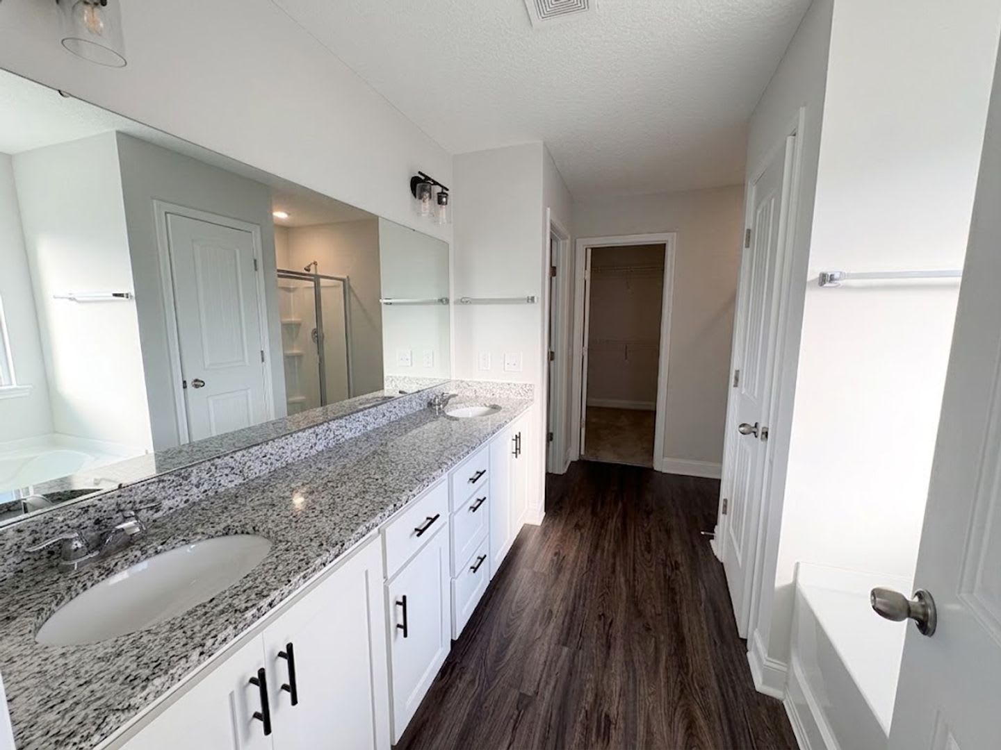Spacious 4-bedroom/2.5 bathroom home in Griffin Park! – photo 5