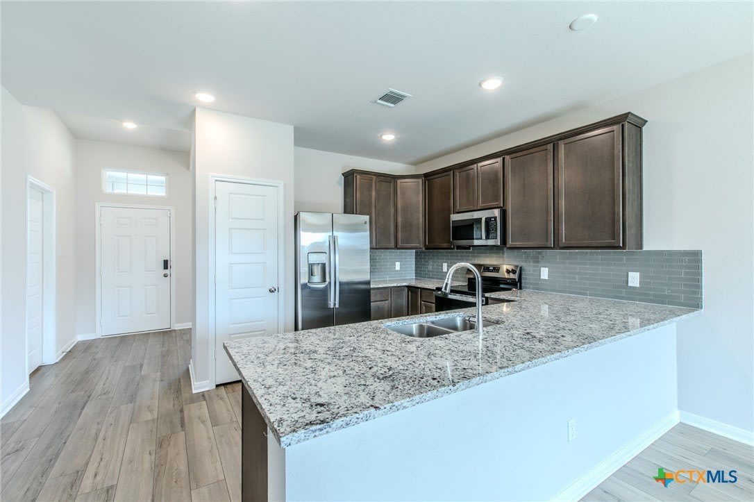 113 University Avenue – photo 4