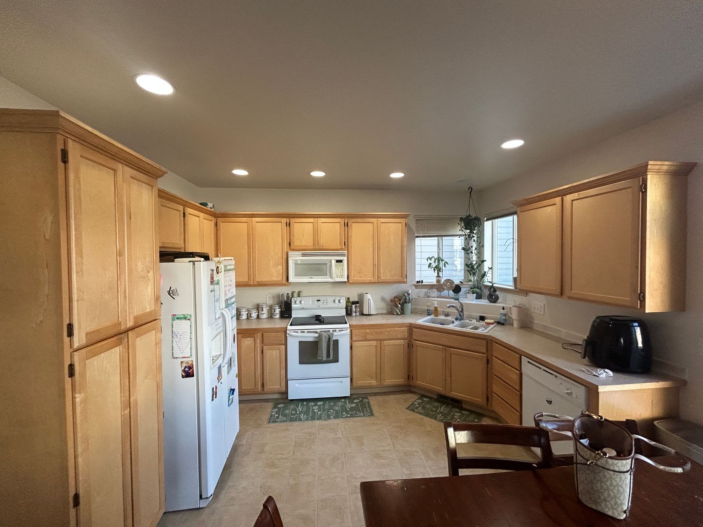 4B, 2.5BA Pet-friendly home w/2-car garage in Whitman Court -Renton, $3,595 per month – photo 4