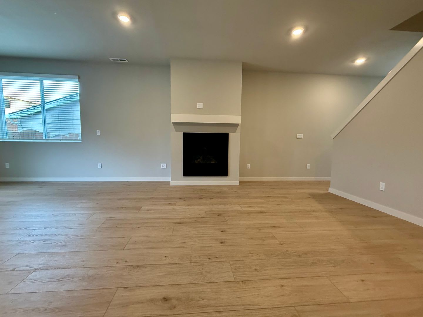 Charming 3 Bed 2.5 Bath Tualatin Home with Fenced Yard & 2-Car Garage! – photo 5