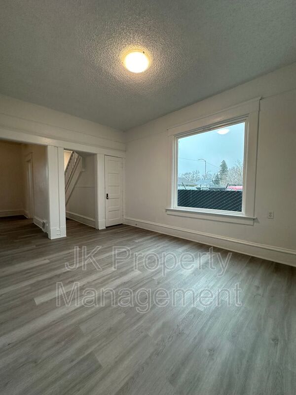 604 2nd Ave S – photo 4