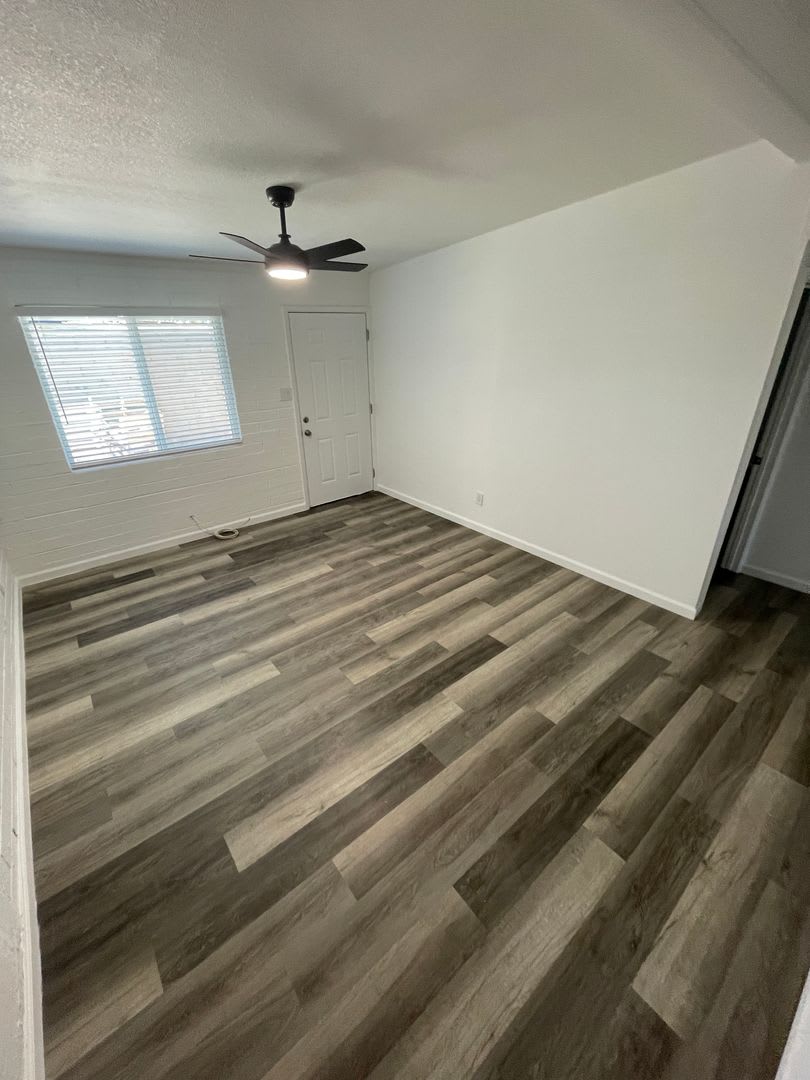 READY TO TOUR NOW! 2 Bedroom, 1 Bath Nice Apartment – photo 5