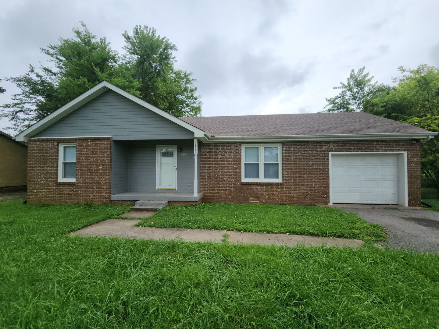 Updated 3 Bed / 2 Bath Ranch – Minutes to Fort Campbell & I-24! – photo 1
