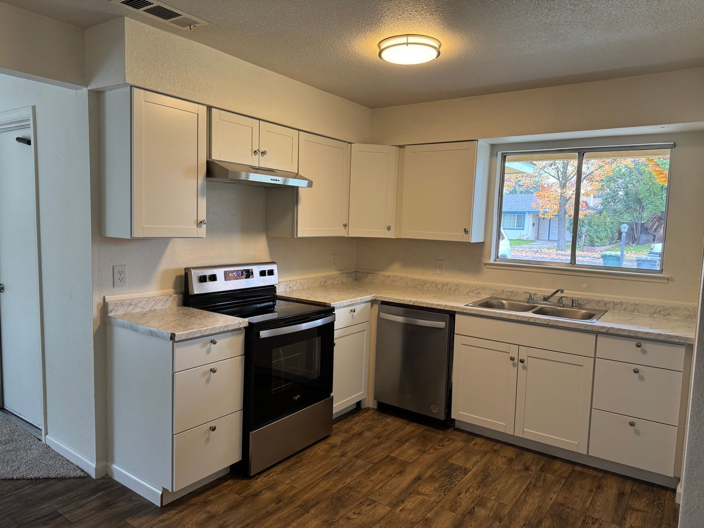 FOR RENT – photo 2