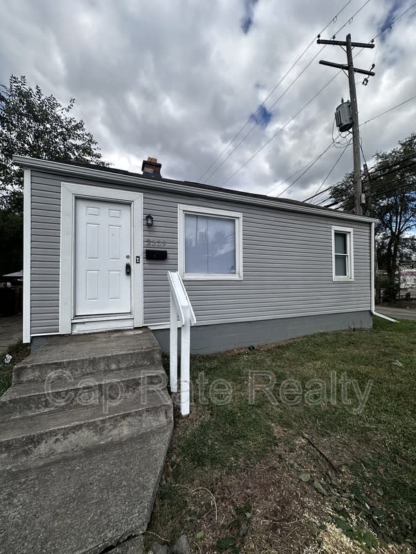 2359 Mcguffey Rd – photo 1