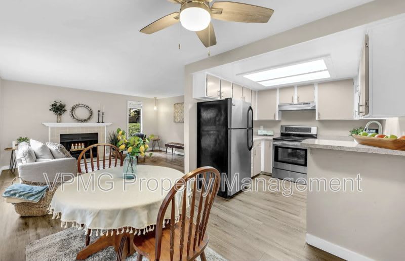 1504 NE 72nd St – photo 3