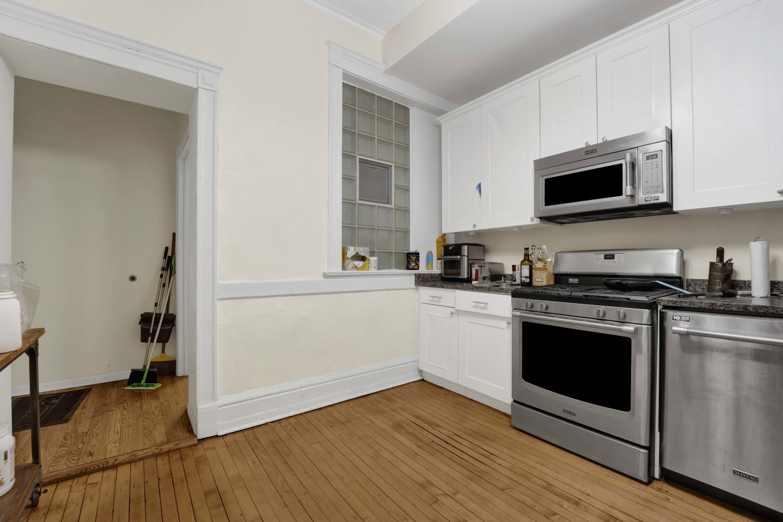2522 North Burling Street – photo 4