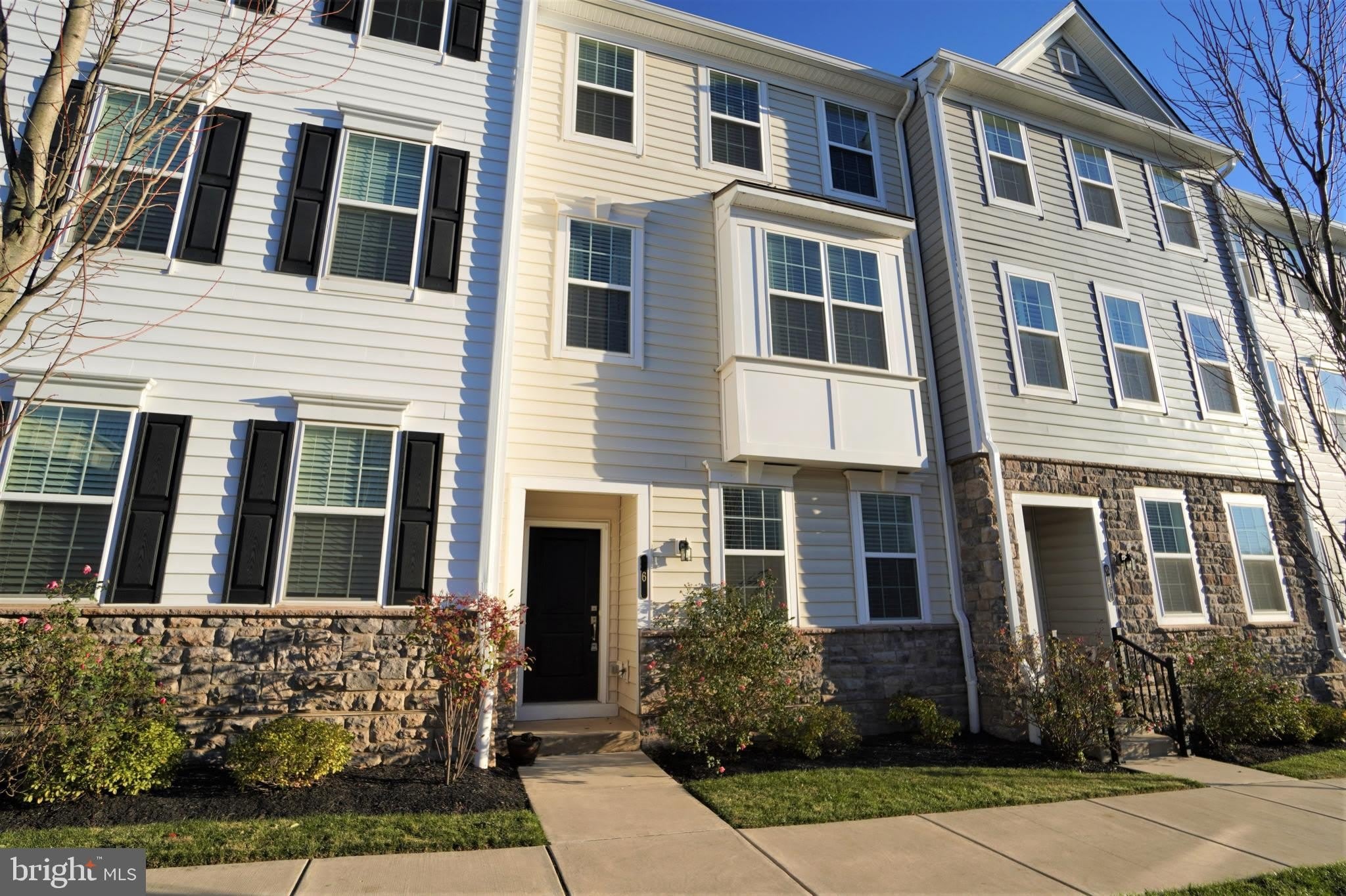 6 MANCHESTER Drive – photo 1