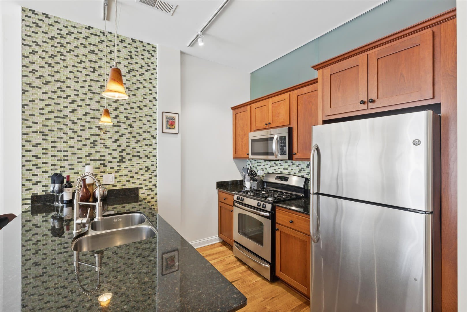 2025 S Indiana Avenue – photo 4