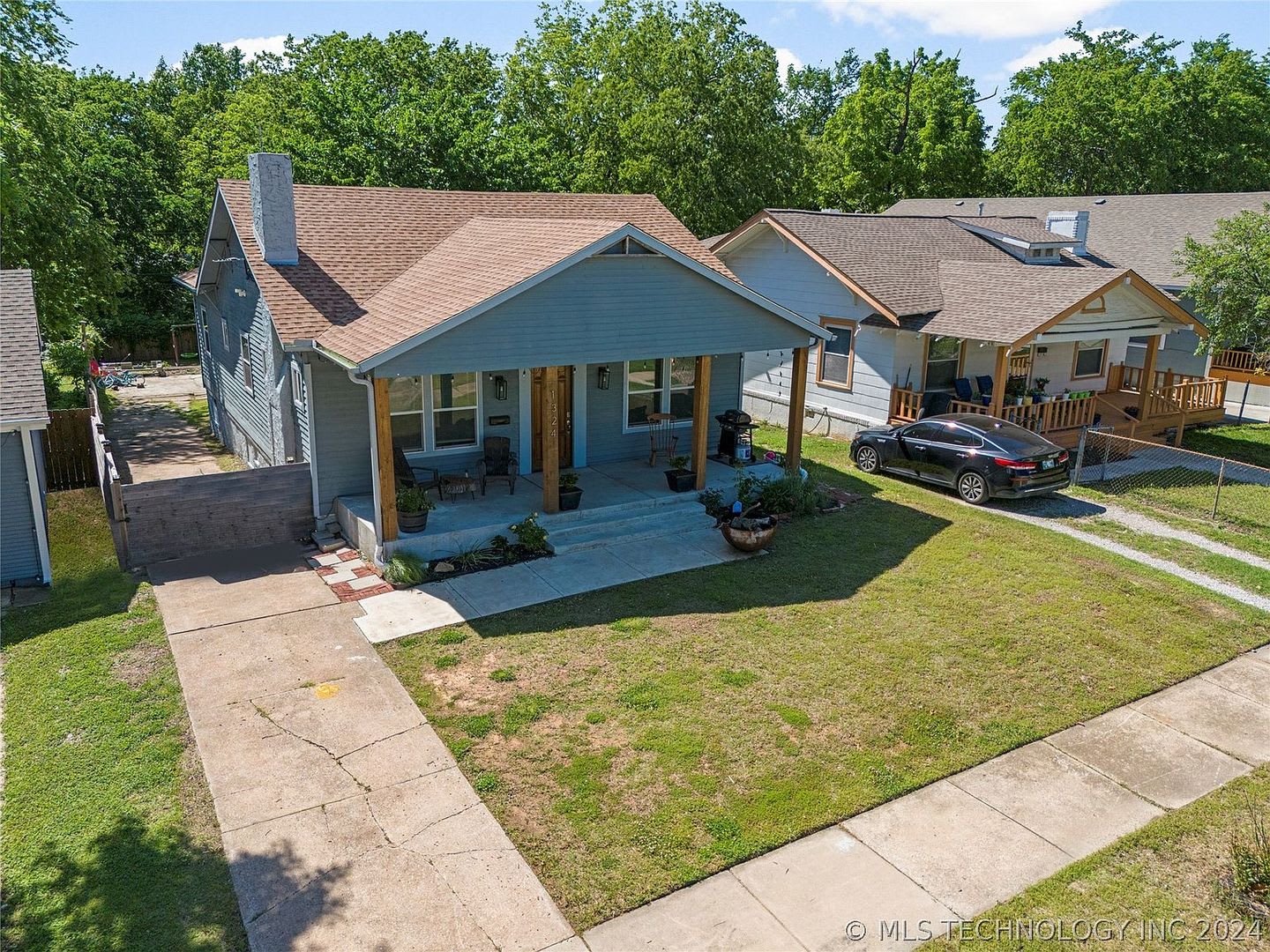 Charming 3 Bed, 2 Bath Bungalow Near Downtown Tulsa! – photo 4