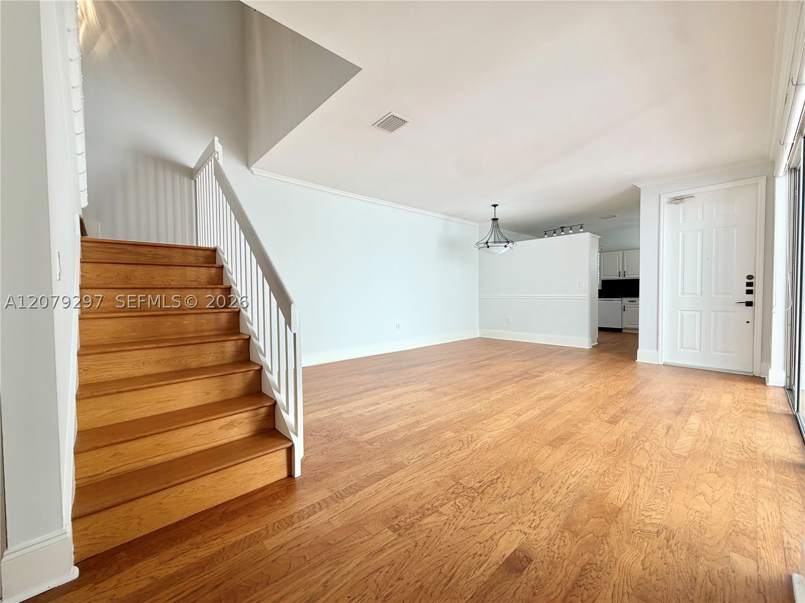 1135 Cliffrose St – photo 4