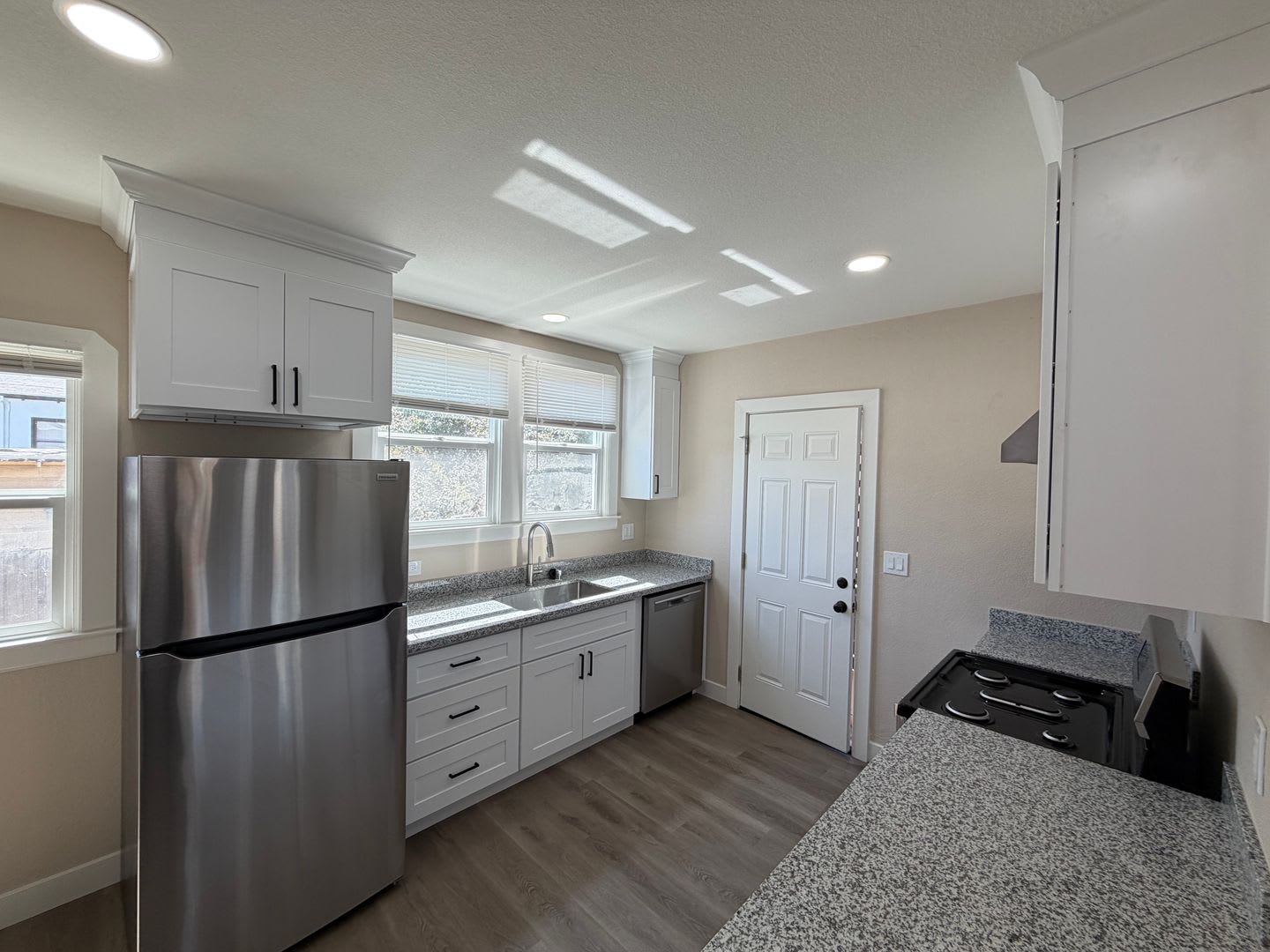Quaint 1 Bedroom And 1 Bathroom Home Completely Renovated Rental – photo 4