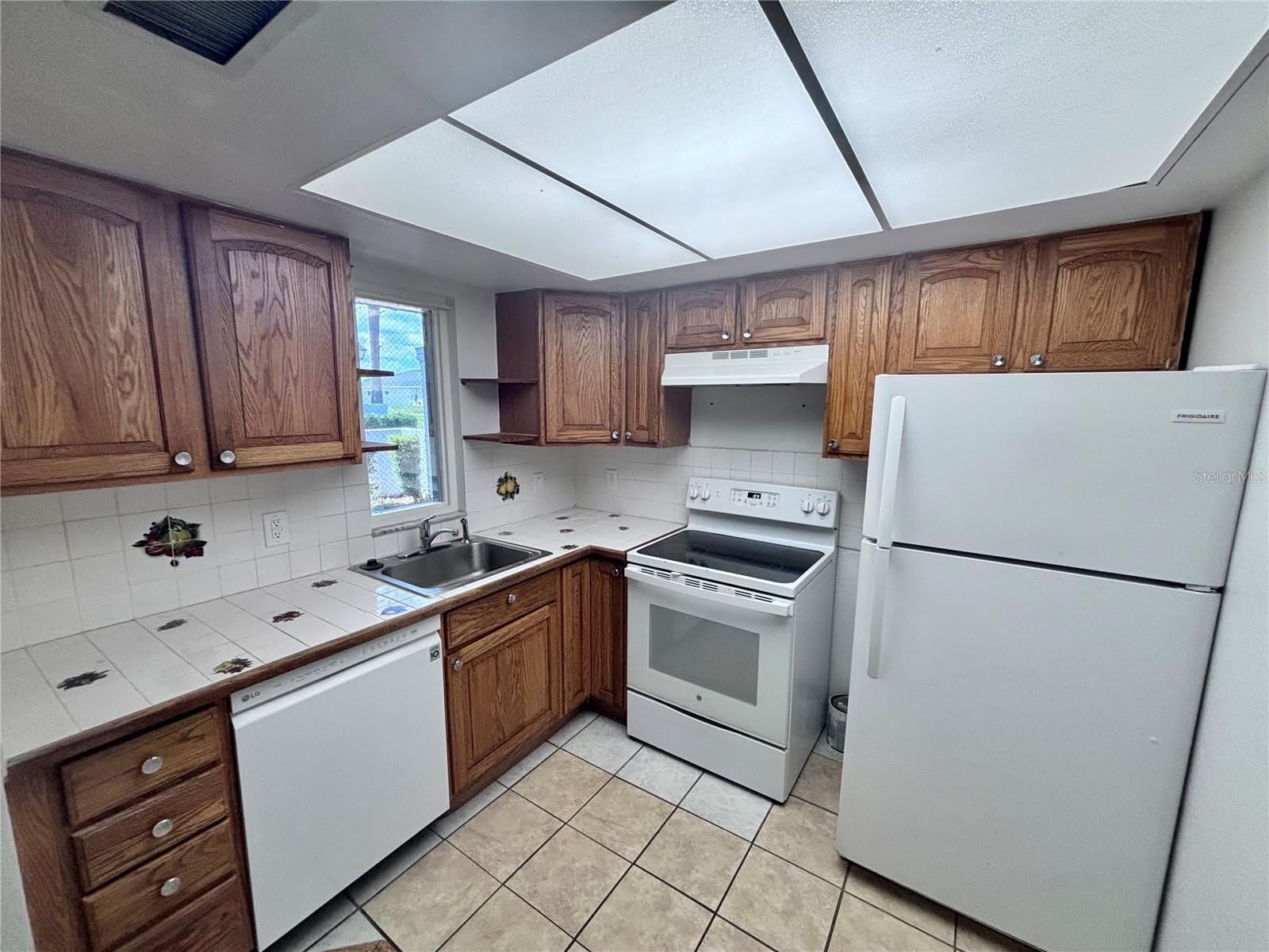 576 FAIRWAYS Lane – photo 5