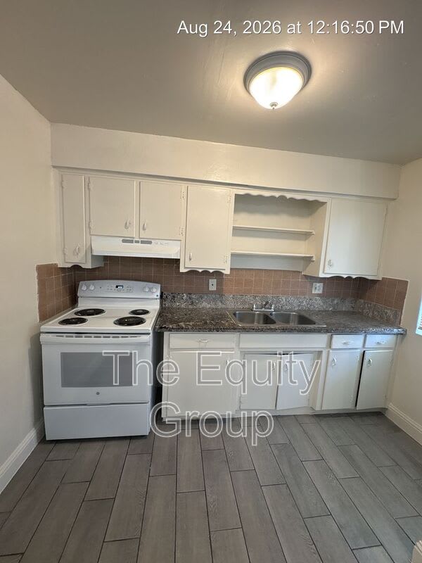 352 S Blackstone St – photo 4