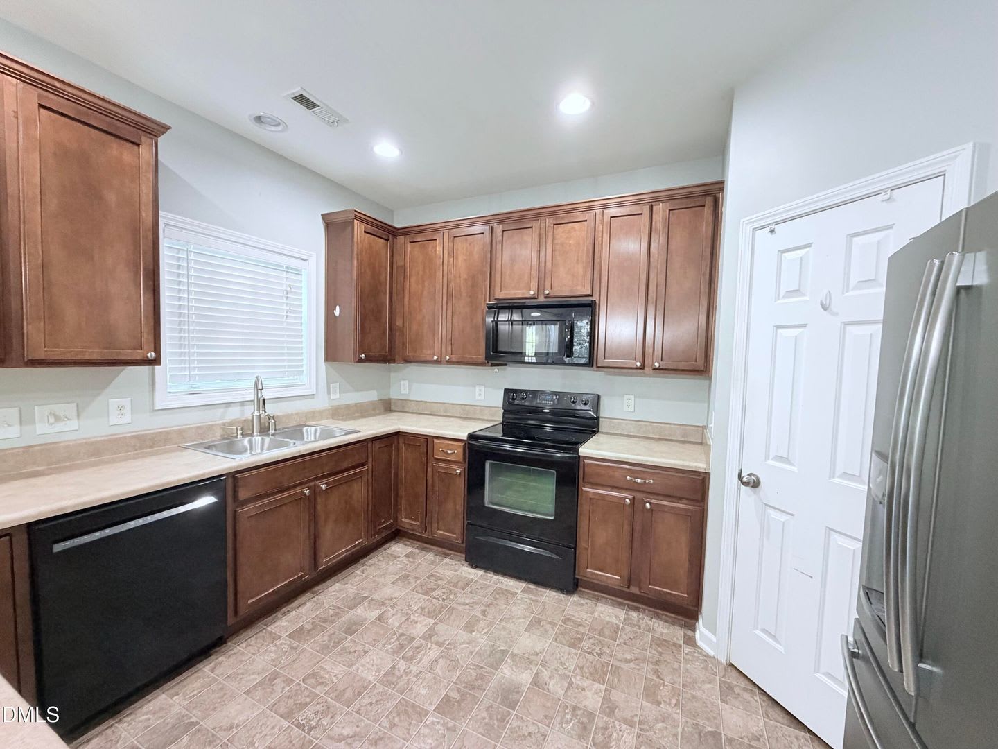 536 Gooseberry Dr – photo 5