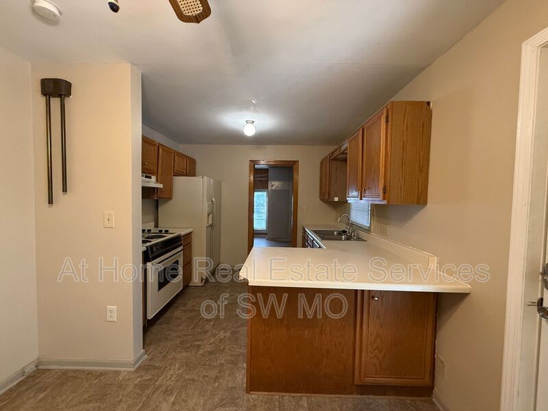 1231 E Harrison – photo 4