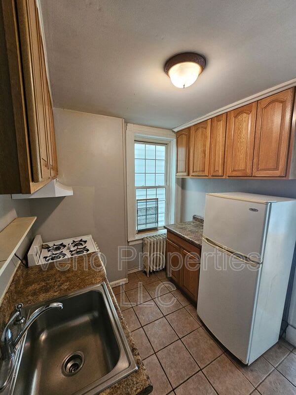 594 Madison Ave – photo 2